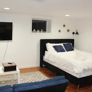 Apartment Lovely Private 2 Bedroom Near Ewr/nyc, Newark
